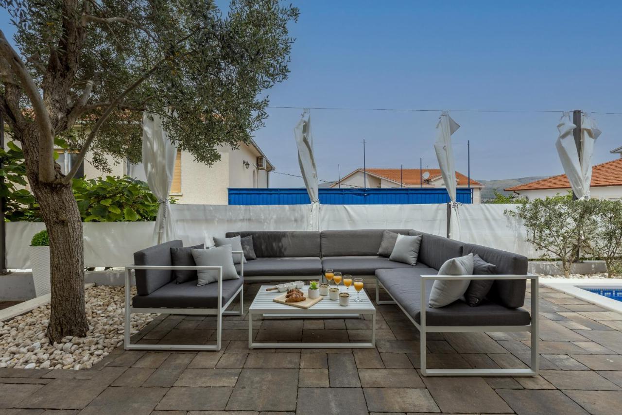 Villa Costa Blu With Pool By The Sea Trogir Buitenkant foto