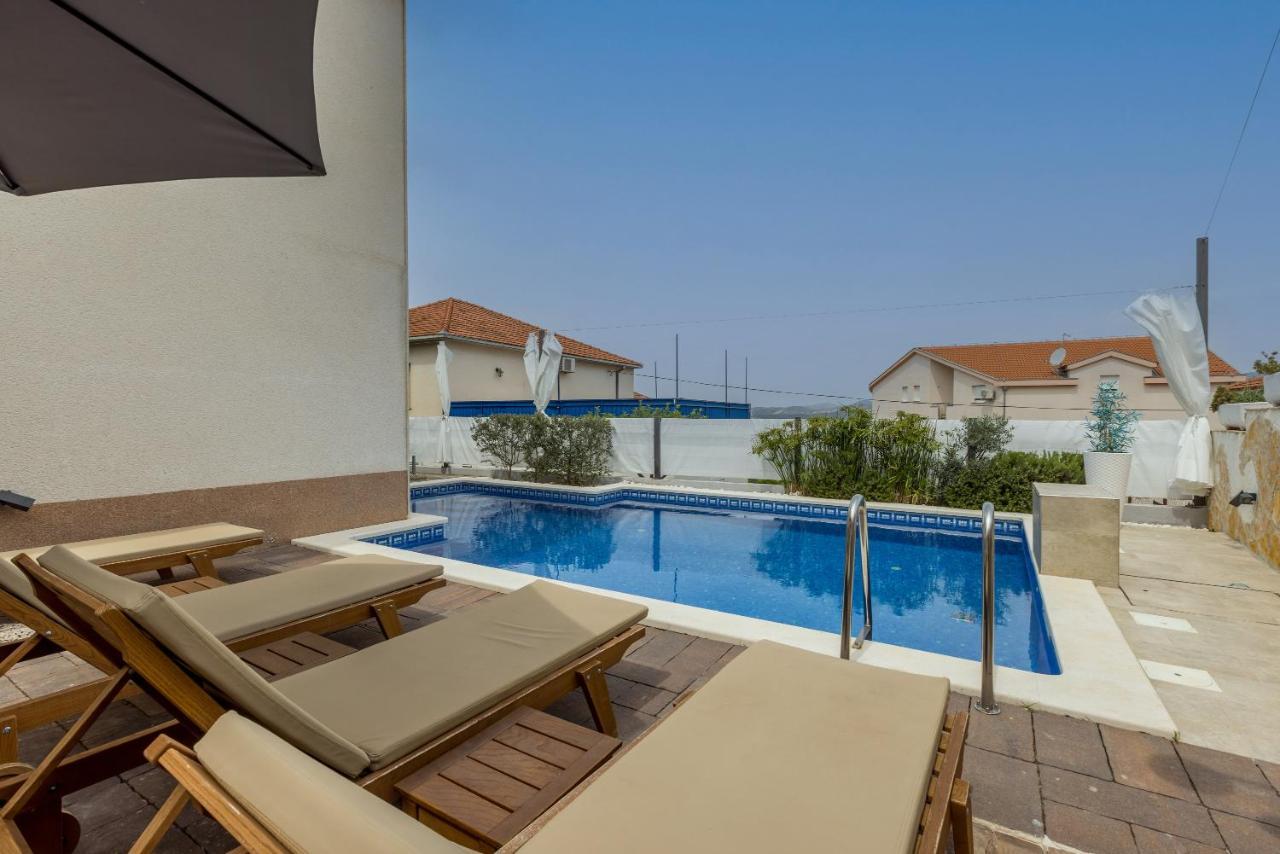 Villa Costa Blu With Pool By The Sea Trogir Buitenkant foto
